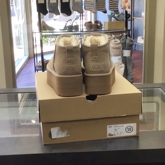 UGG Platform Mini Boot in Tan Suede - Picture 4 of 4